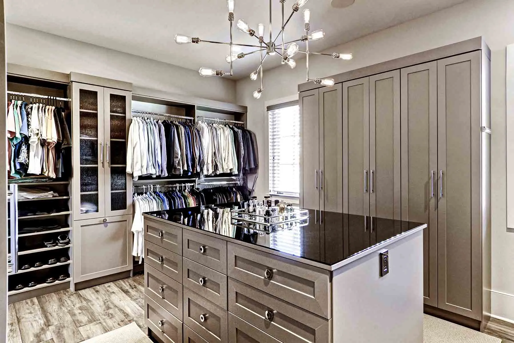 6 Luxurious Custom Closet Design Features