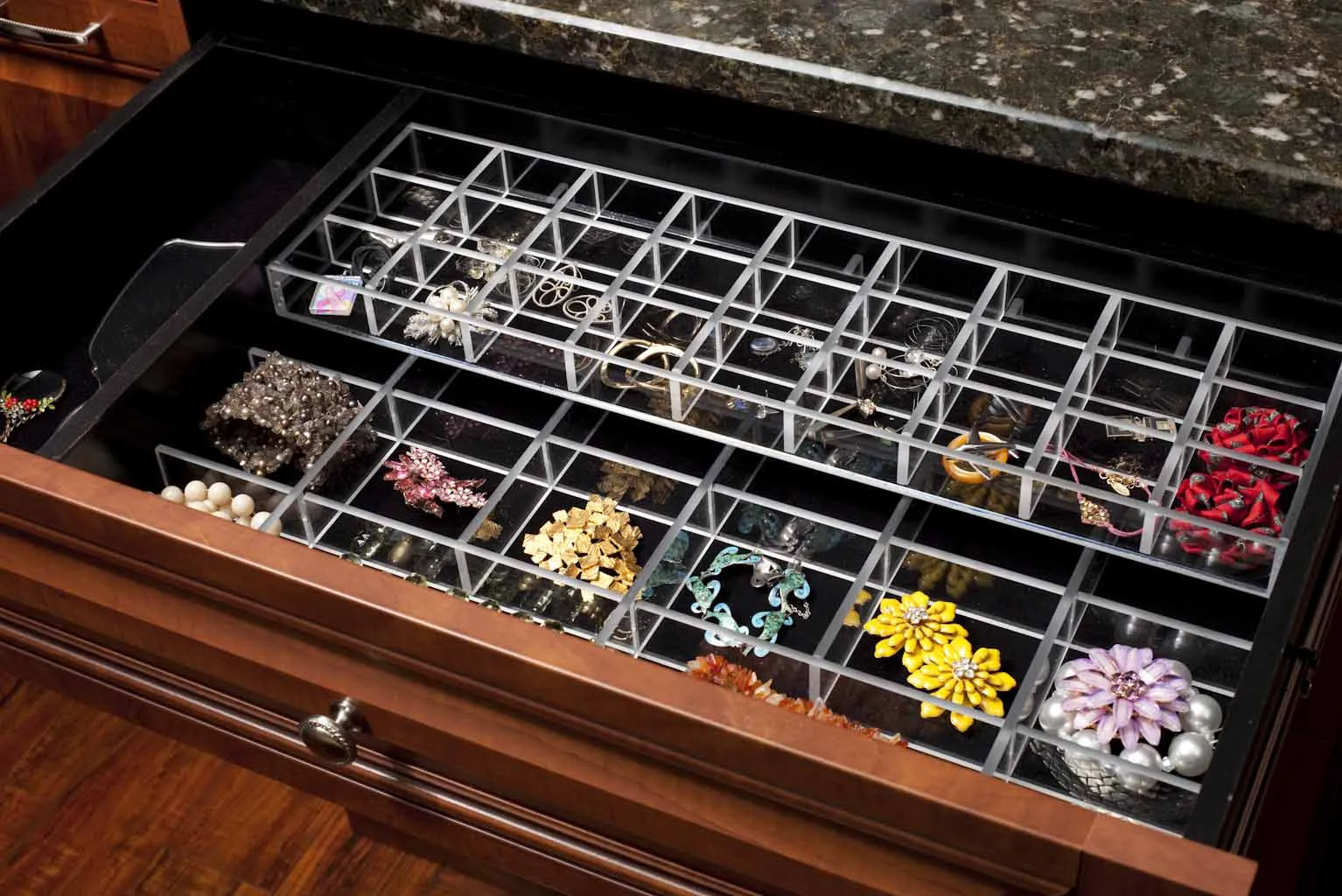 Closet drawer with jewelry insert accessory